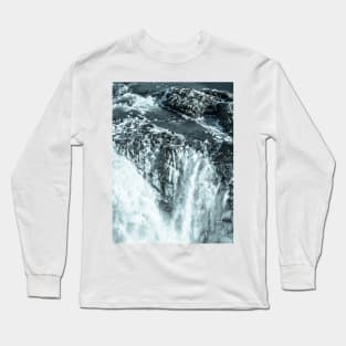 Waterfall in iceland Long Sleeve T-Shirt